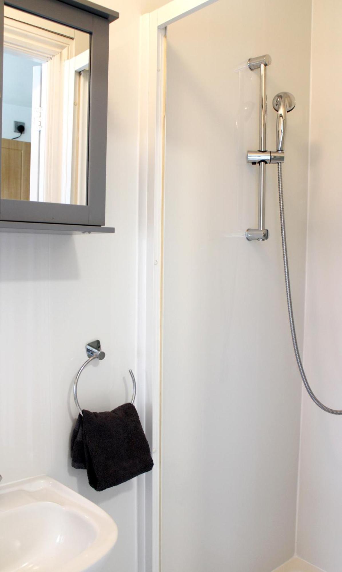 Large Studio Garden Flat On Golders Green Road ロンドン エクステリア 写真