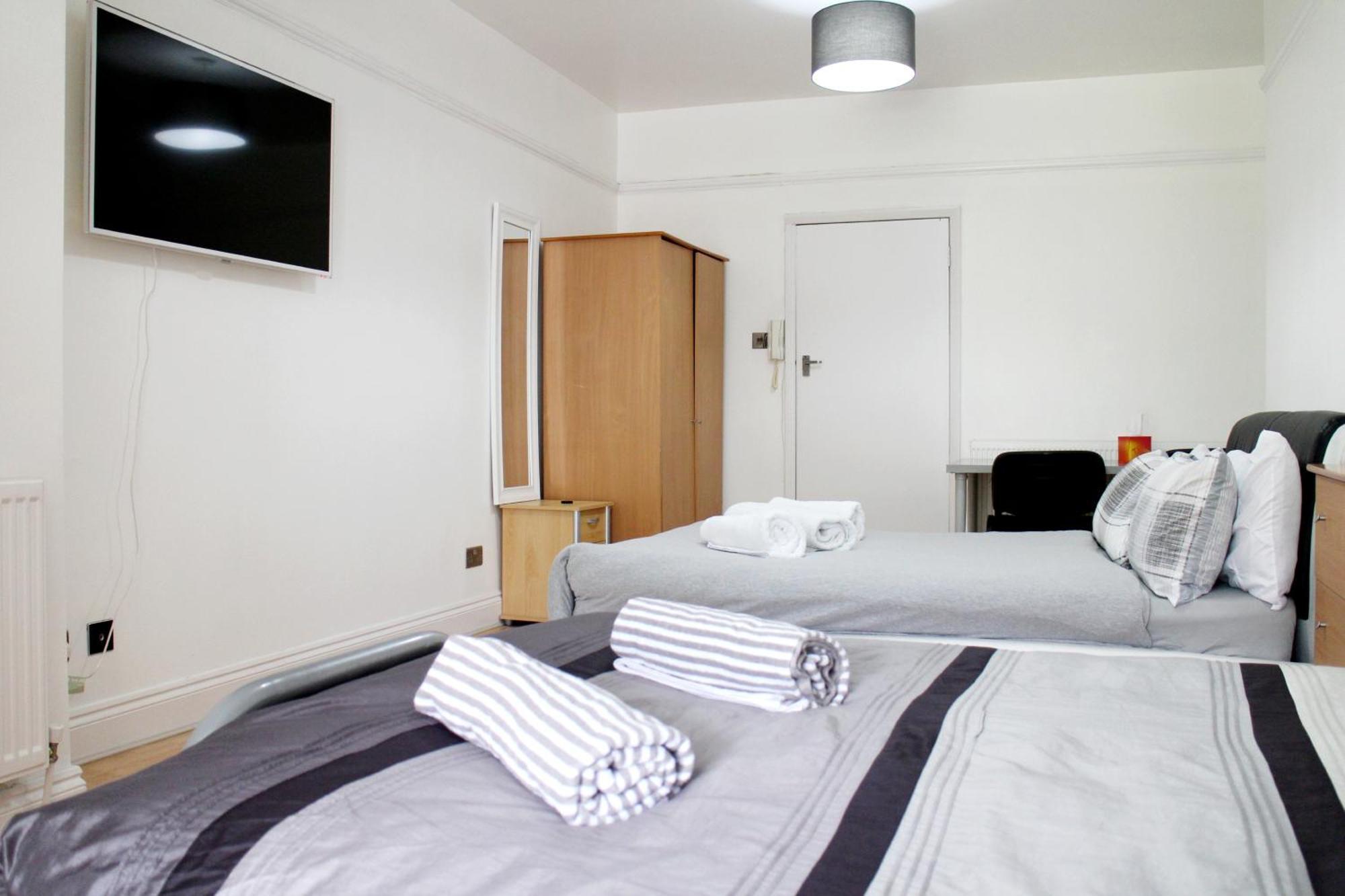 Large Studio Garden Flat On Golders Green Road ロンドン エクステリア 写真