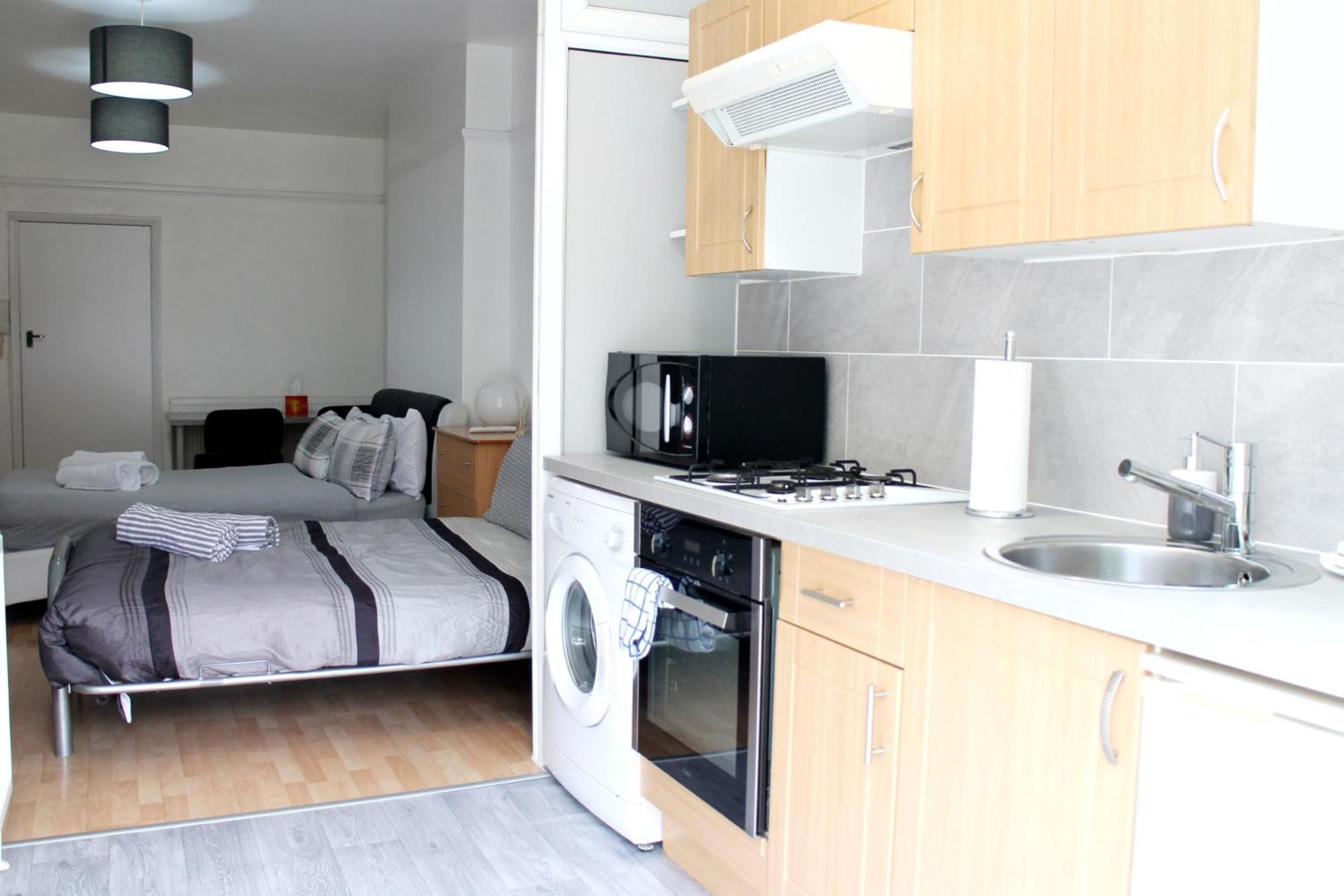 Large Studio Garden Flat On Golders Green Road ロンドン エクステリア 写真
