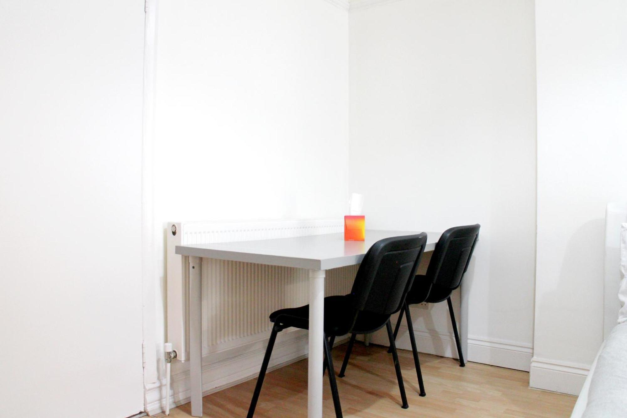 Large Studio Garden Flat On Golders Green Road ロンドン エクステリア 写真